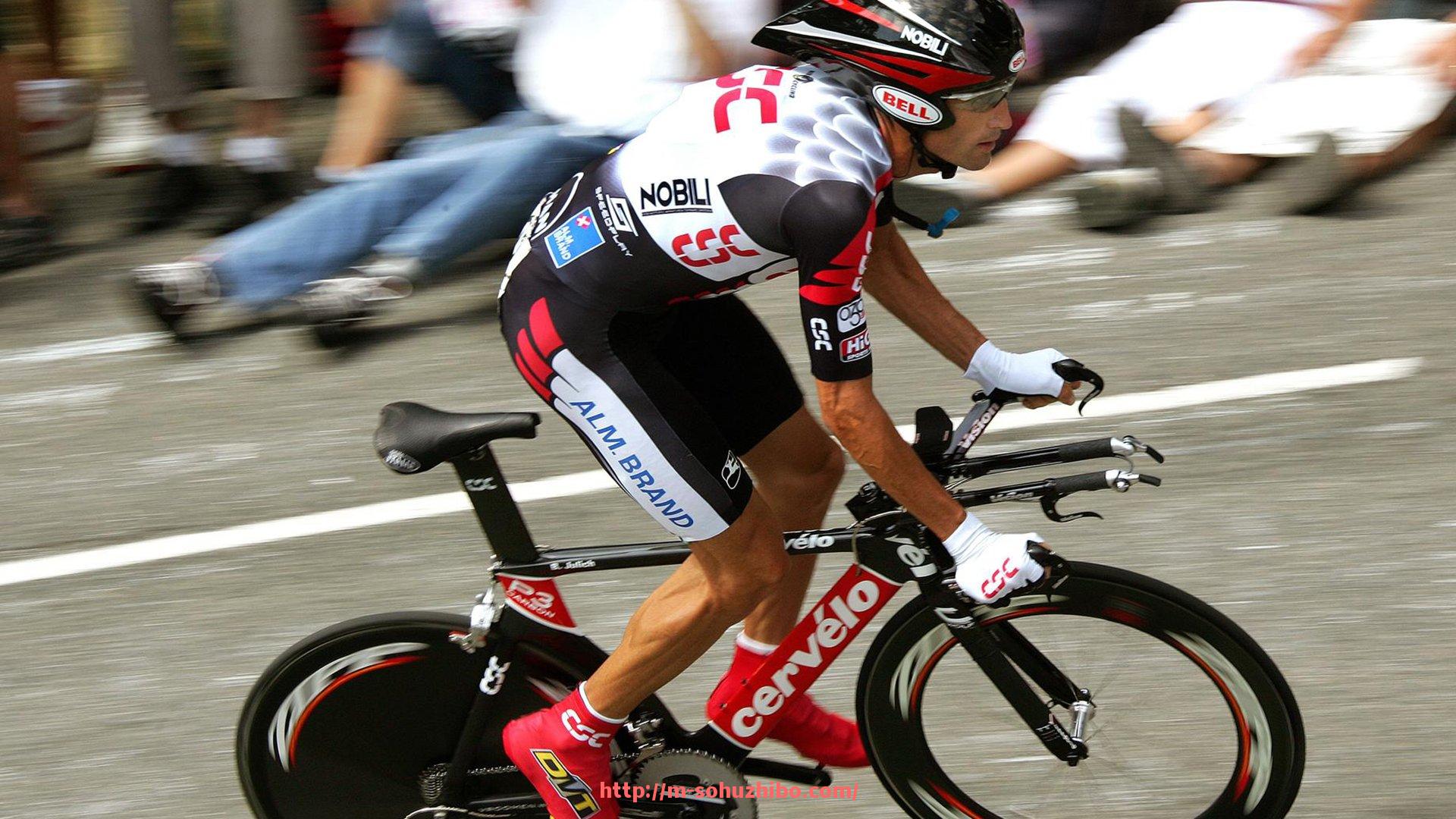 搜狐体育直播-坐姿下拉训练器使用方法与背部肌群激活训练